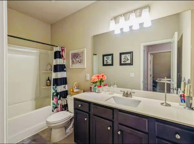Building Photo - 106 Logan Pass Dr