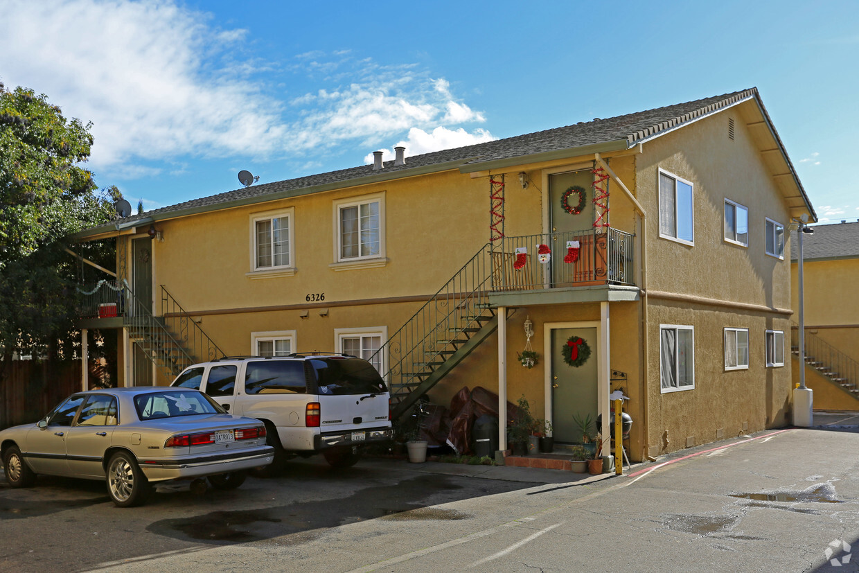 Building Photo - Greenback Lane Apartments