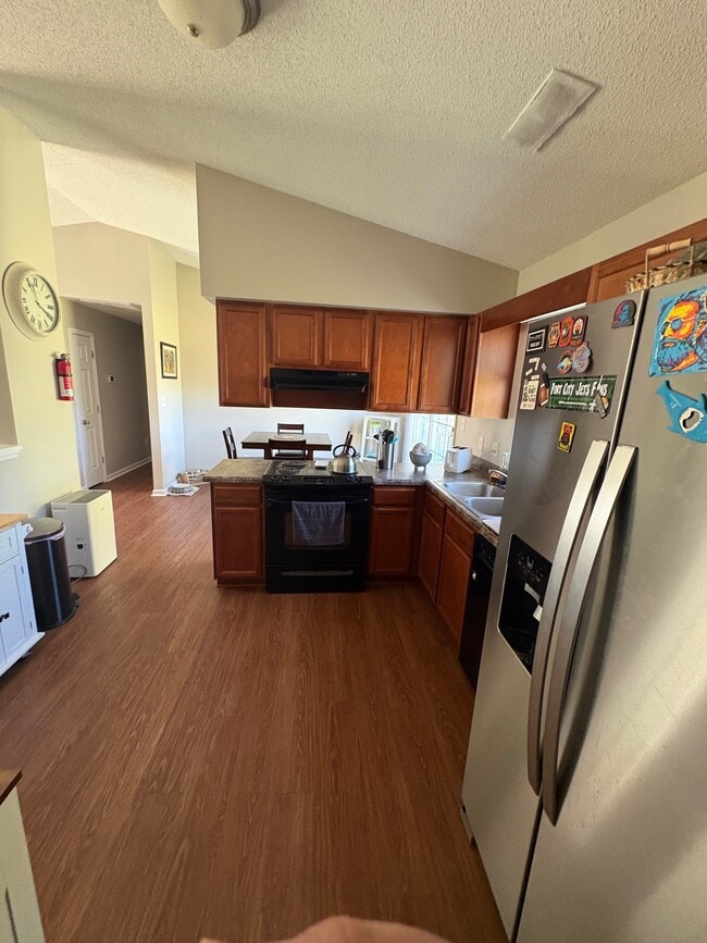 Foto del edificio - 208 Finishing Ln