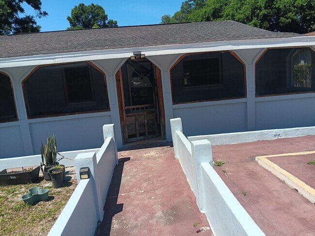 Foto del edificio - 8412 N 15th St