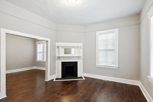 Building Photo - Large 3BR/2BA Near Downtown Savannah Home For Rent