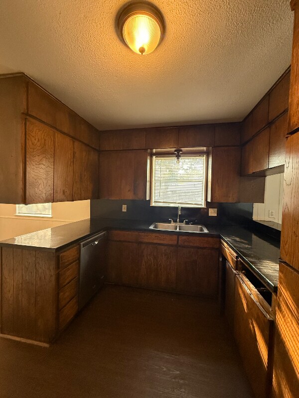 Foto del edificio - 5805 McCart Ave