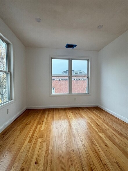 Foto del edificio - 554 Main St