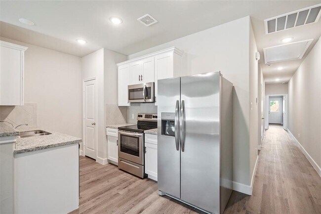 Building Photo - 412 Avenue H