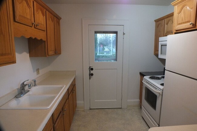 Building Photo - 1 Bedroom Duplex!