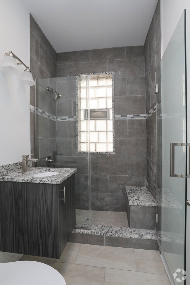 2 HAB, 1 BA - Baño - Dorchester Court Apartments