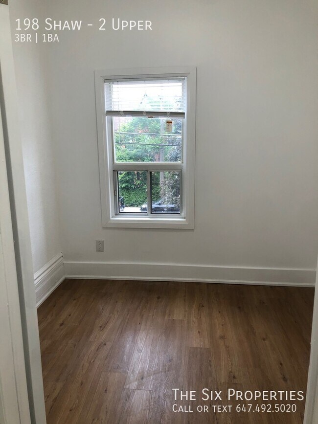 Building Photo - Trinity Bellwoods Three Bedroom Apartment