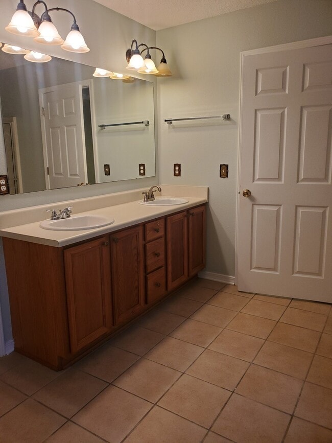 Building Photo - 6423 Heronwalk Dr