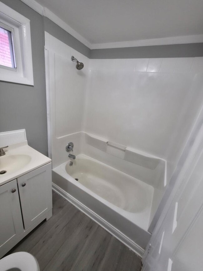 Building Photo - 204 Elizabeth Ave