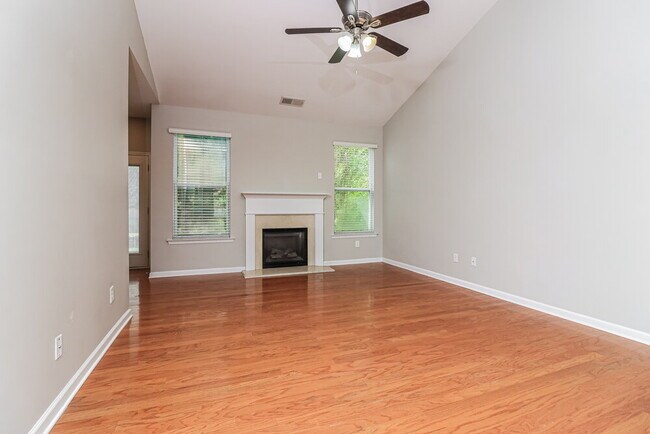 Foto del edificio - 3003 Baker Woods Ct