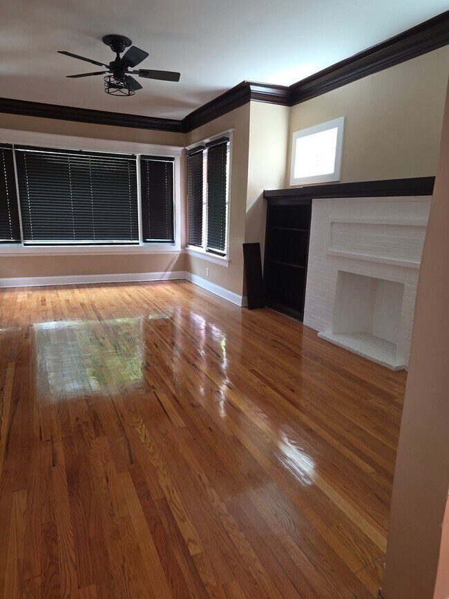 Foto del edificio - 7834 S Langley Ave
