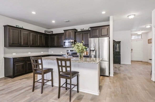 Building Photo - 1831 Creekwood Dr