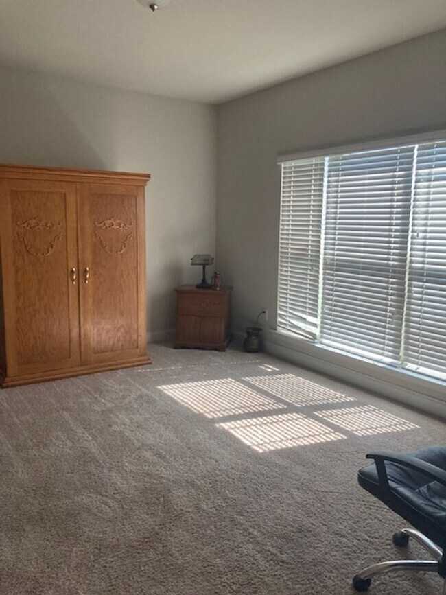 Building Photo - Gulfport 5 Bedroom