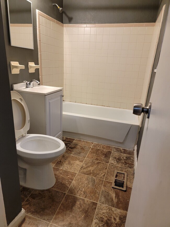 Building Photo - 1830 West Riverview Avenue, Unit A