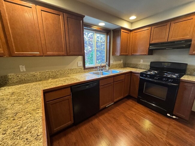 Building Photo - 3 Bed, 2.5 Bath PLUS Bonus Room