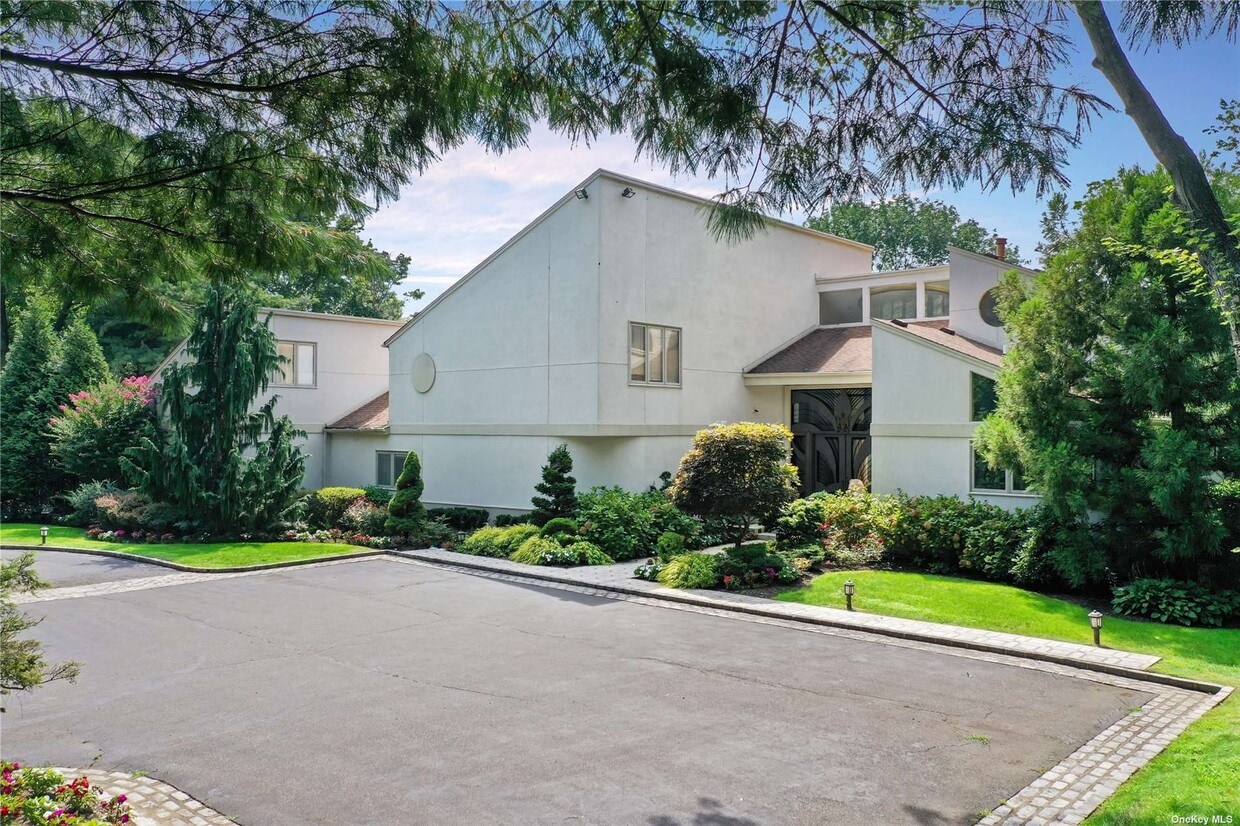 Primary Photo - 415 Berry Hill Rd