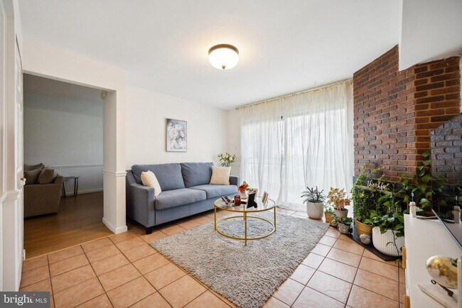 Foto del edificio - 250 Fir Tree Ct