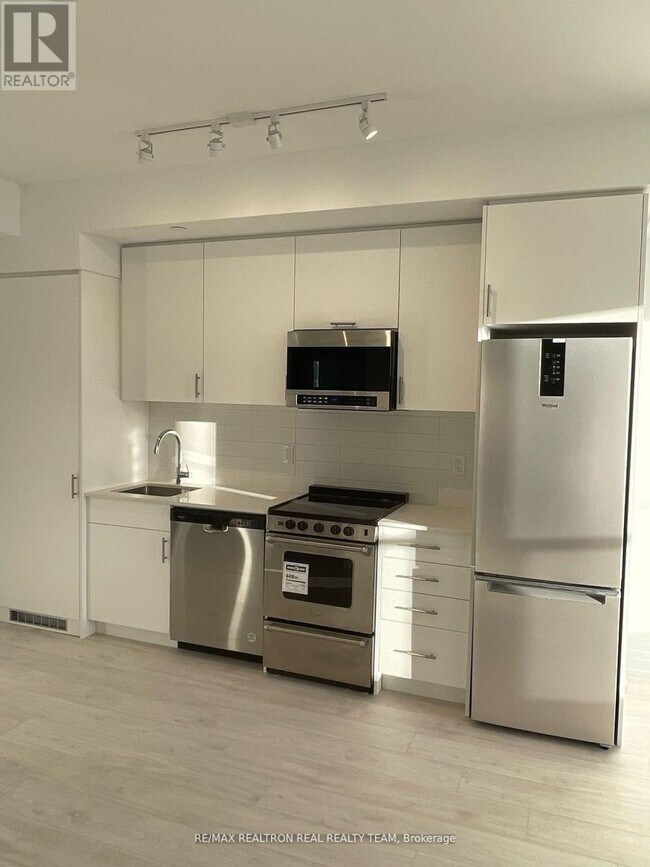 Building Photo - 412 Silver Maple Rd