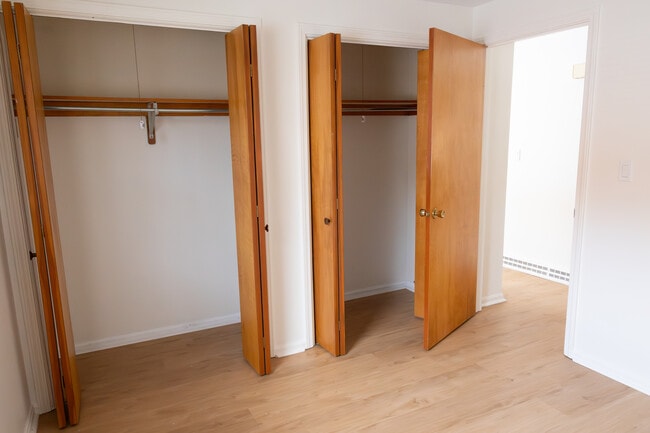 Foto del edificio - 1000 Larchwood Rd