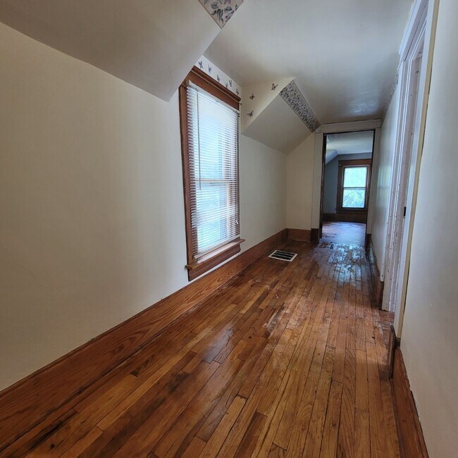 Foto del edificio - 618 E 7th St