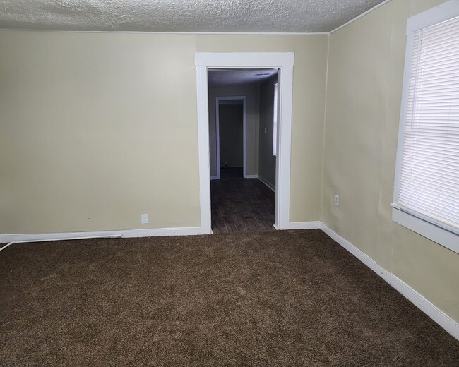 Building Photo - Cute & Quirky 3 bedroom House in Portland