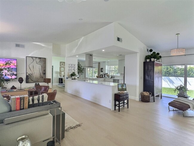 Foto del edificio - 4499 SW 14th St