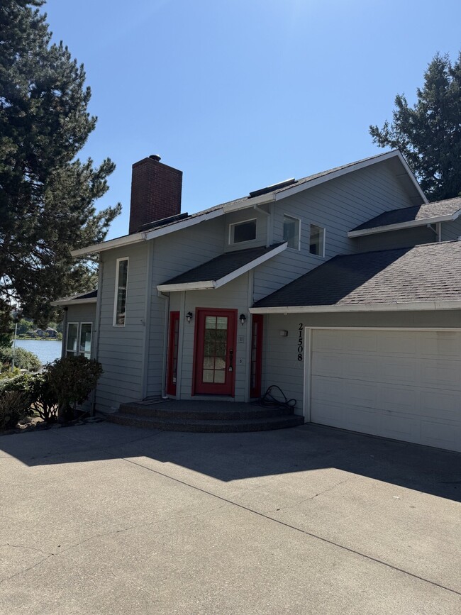 Building Photo - 21508 NE Lachenview Ln