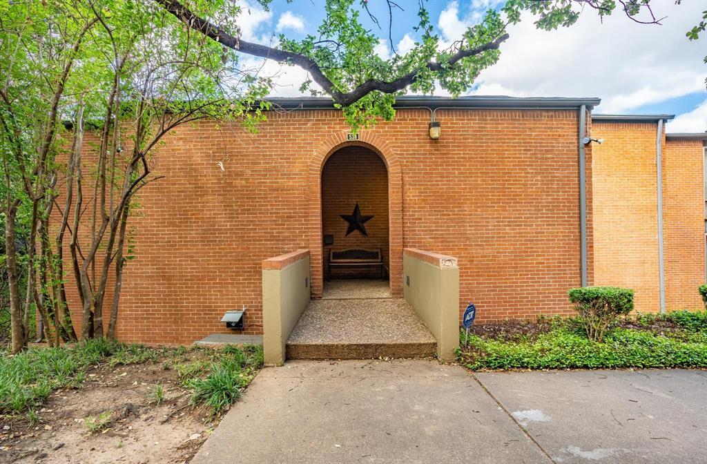 Primary Photo - 538 E Ave-