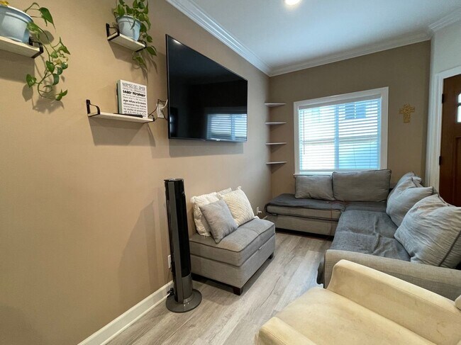 Foto del edificio - 6518 Walker Ave