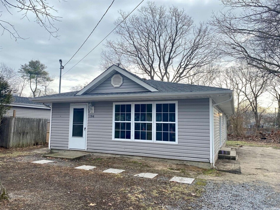 194 Mastic Blvd, Mastic, NY 11950 House Rental in Mastic, NY