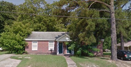 Building Photo - 413-415 Everett St