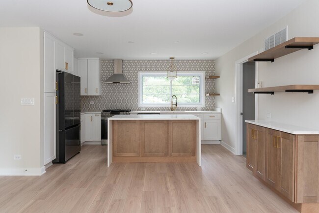 Building Photo - 9519 Congress Park Ave