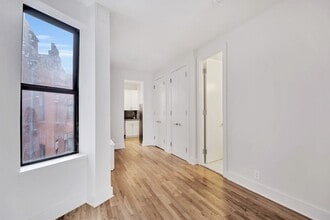 Building Photo - 358 W 45th St