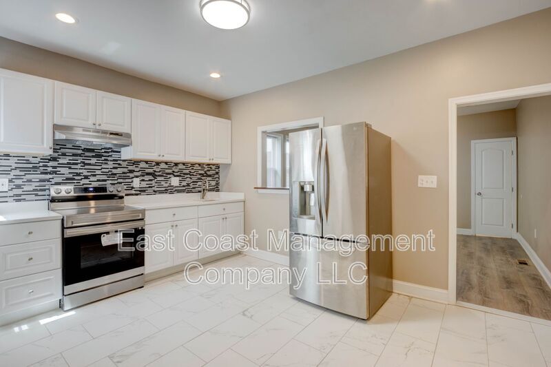 Foto principal - 4201 Nicholas Ave