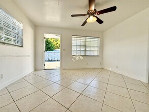 Building Photo - 906 SW 7th Terrace