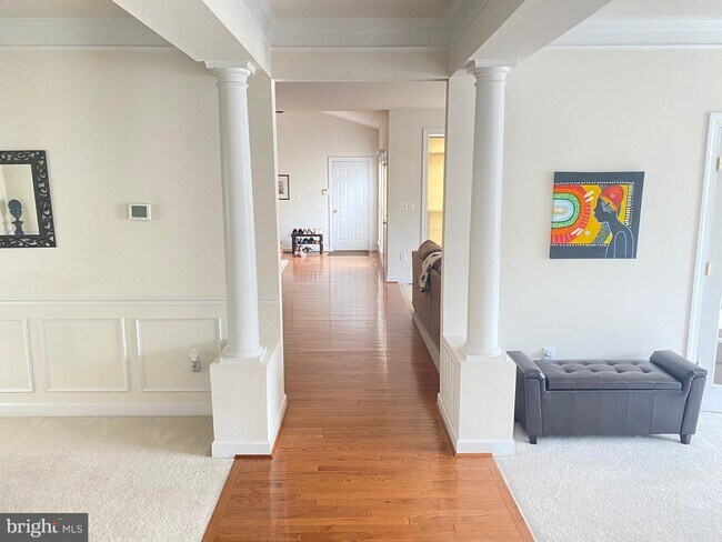 Foto del edificio - 8150 Gilroy Dr