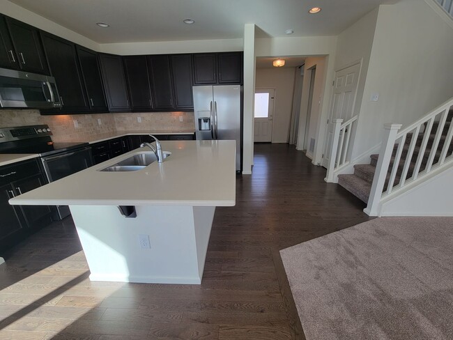 Building Photo - Three Bedroom Home Available In the Candel...