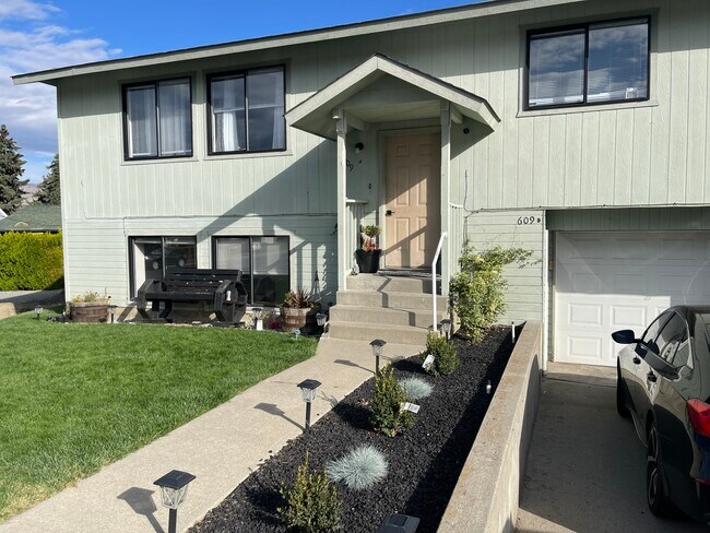 Foto del edificio - 609 Princeton Ave N