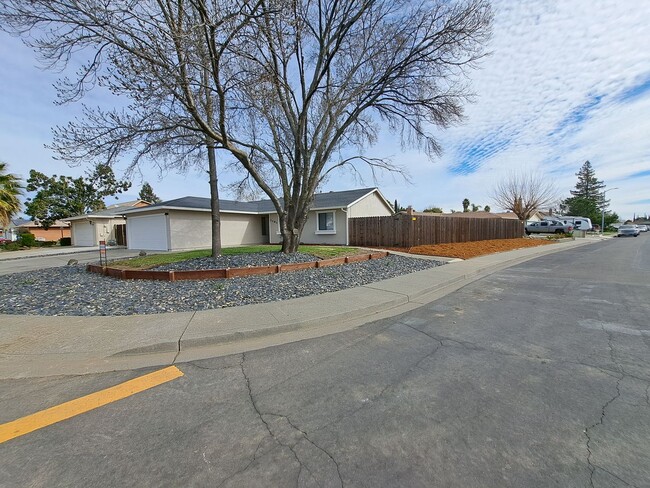 Building Photo - Close to Travis Air Force Base - New Renov...