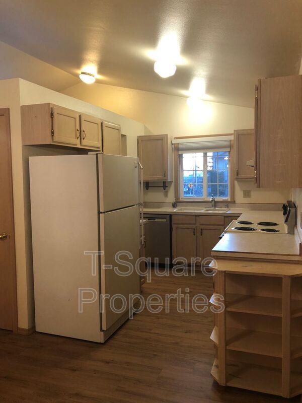 Building Photo - 5203 63rd Dr NE