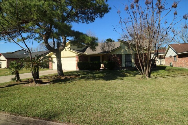 Building Photo - 12535 Versailles Dr