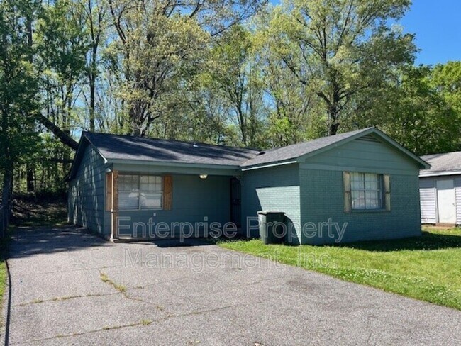 Foto del edificio - 3657 Bison St