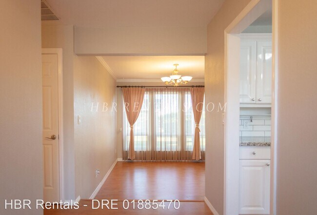 Building Photo - 4 br, 3 bath House - 6404 E Woodward