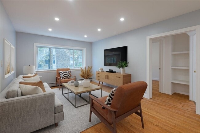 Building Photo - 1441 W Farwell Ave