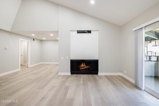 Foto del edificio - 31535 Lindero Canyon Rd
