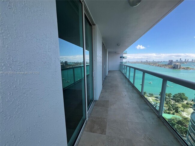 Building Photo - 1800 N Bayshore Dr