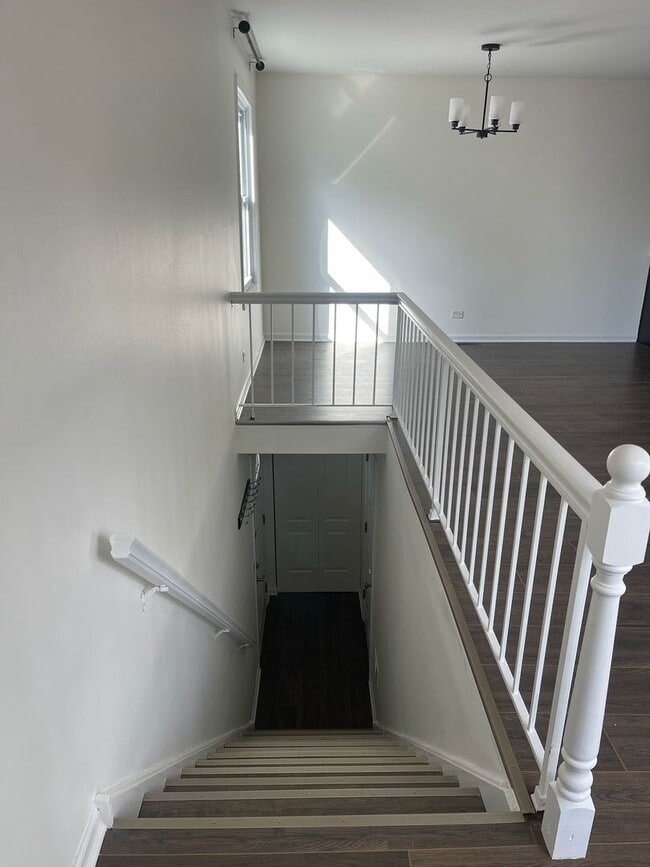 Building Photo - 231 Sunset Ct