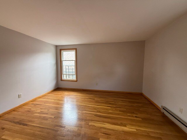 Building Photo - 537 Davis Ave