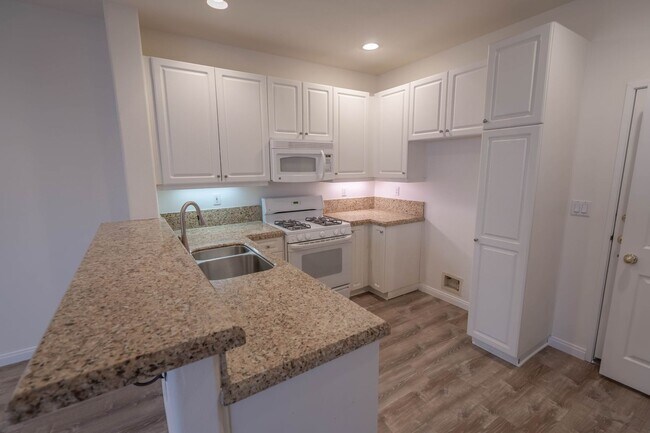 Foto del edificio - The Palisades -  3 Bedroom Townhome for Rent in Stevenson Ranch!