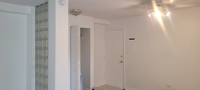 Building Photo - 240 N Carter St